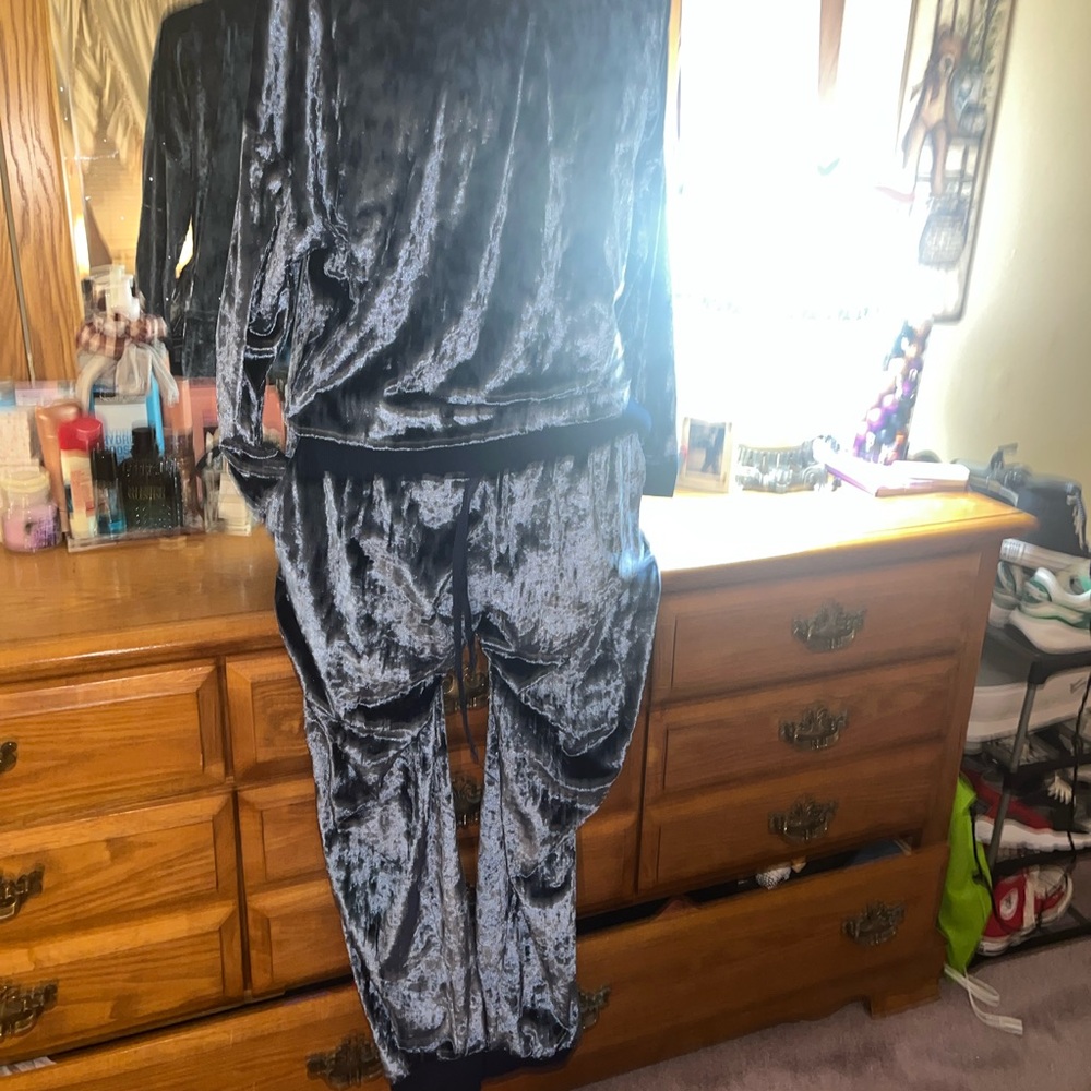 Velvet Tracksuit in Shimmering Gray/Blue